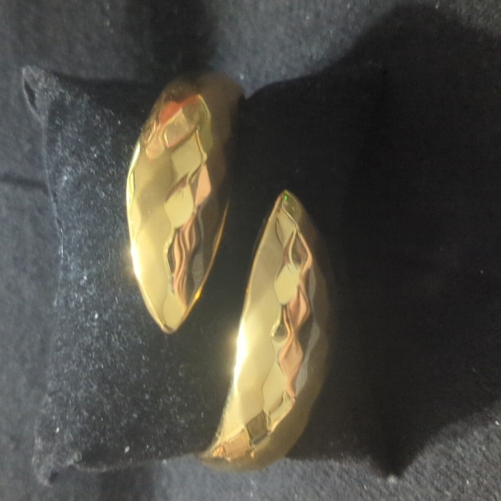 Joan Rivers Modernist Gold Tone Hinge Bypass Gold Tone Cuff Statement Bracelet - Picture 4 of 5